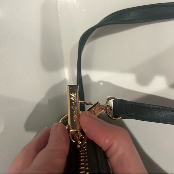 Mali + Lili Woven Vegan Crossbody Bag Forest Green - Picture 3 of 7